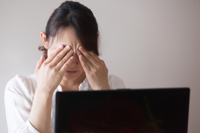 在家就能做！專家傳授舒緩眼疲勞的穴位按壓法