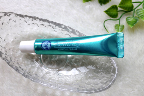 繰り返したくない！赤く目立つ「大人ニキビ」治療クリームに注目！