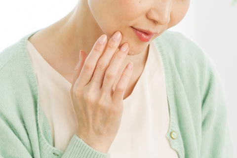 手は意外と見られている。荒れていると「おばさんぽい」印象に…