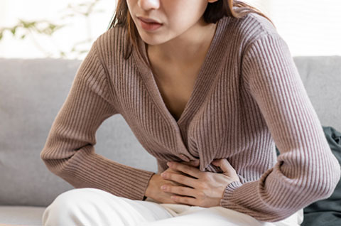 便が体内に留まると、ガスが発生して腹痛になる