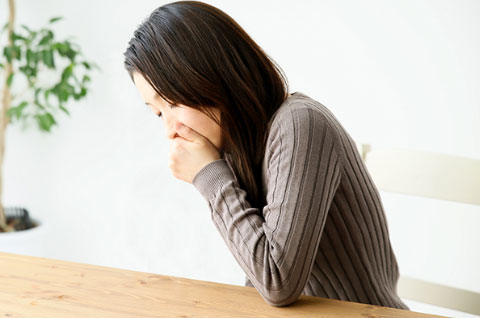 お腹の張りや吐き気、肌荒れなどの症状が起こることもある