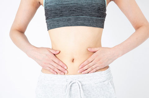 お腹に「ののじマッサージ」で腸をほぐす