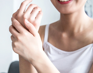 【セルフチェック】治りにくいその手荒れ、「手湿疹」かも！？