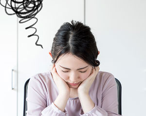 ストレスと便秘の関係性とは？普段からできる予防方法と改善策を解説