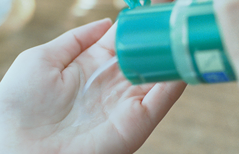 べたつかず、肌を乾燥から守る